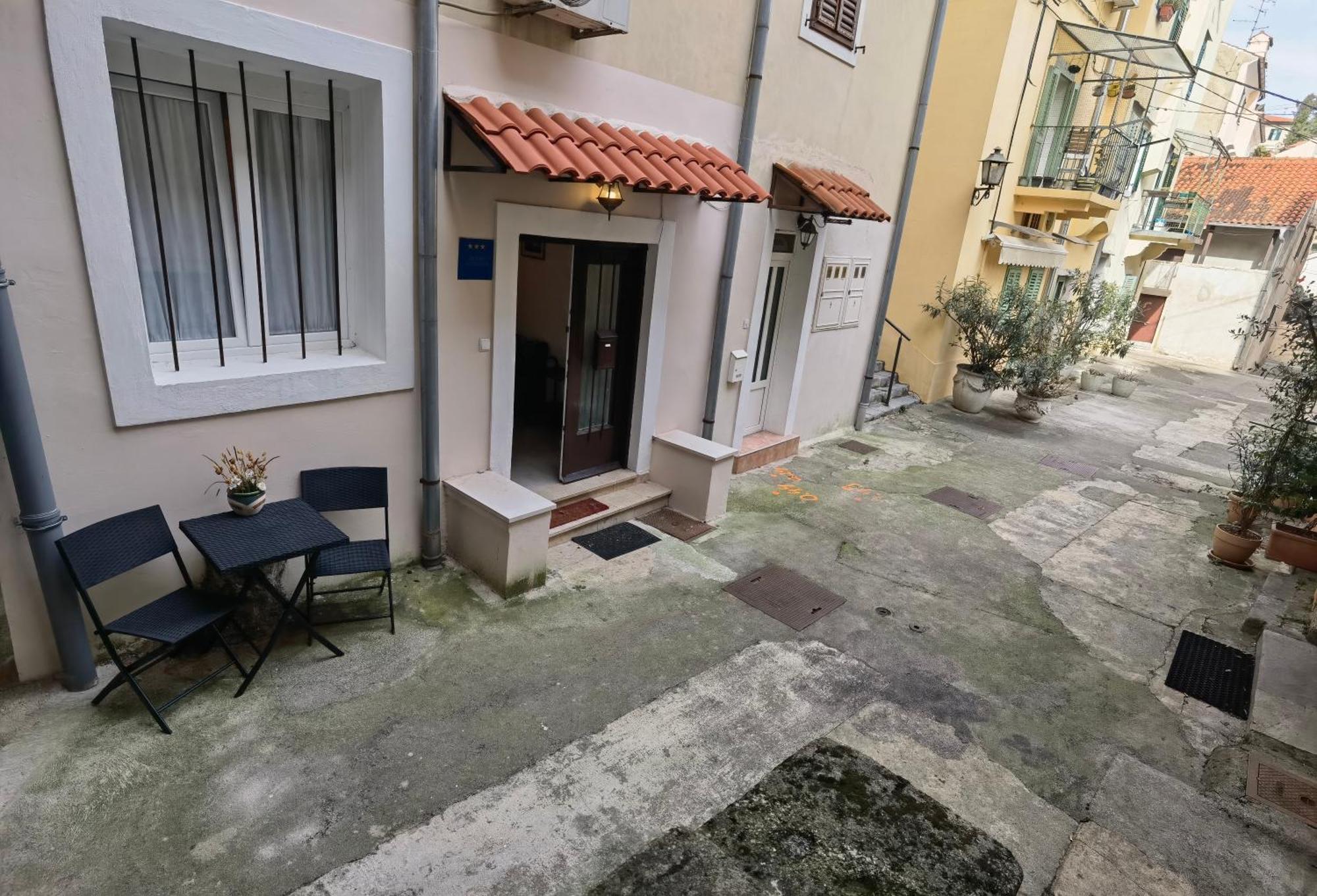 Apartment Zlatko , Ten Steps To The Sea Opatija Exterior photo